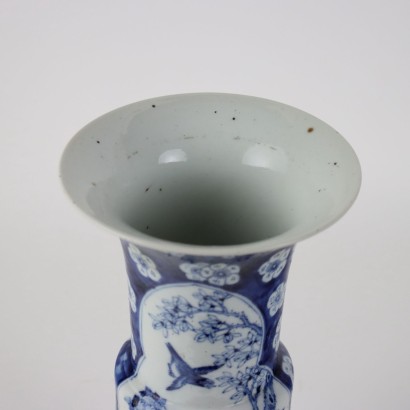 Vaso a Tromba in Porcellana