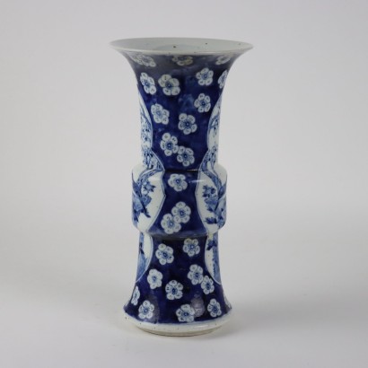 Vaso a Tromba in Porcellana