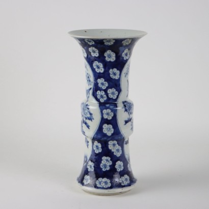 Vaso a Tromba in Porcellana