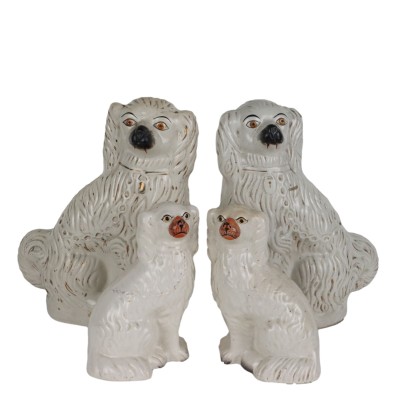 Groupe de Chiens Anciens en Céramique Staffordshire XXe Siècle