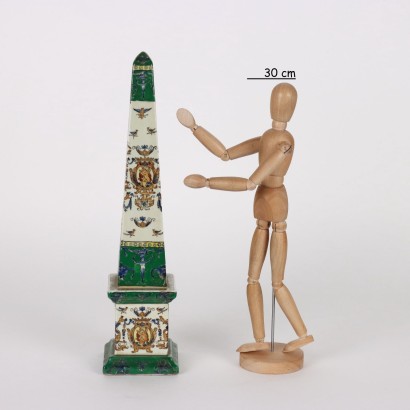 Obélisque en céramique