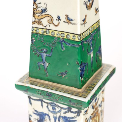 Obélisque en céramique