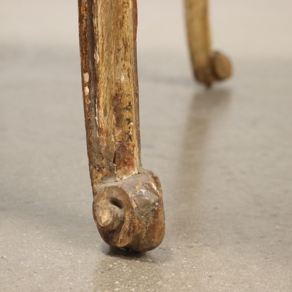 Lackierter Couchtisch, Lackierter Couchtisch im Barockstil, Barock-Couchtisch aus lackiertem Holz
