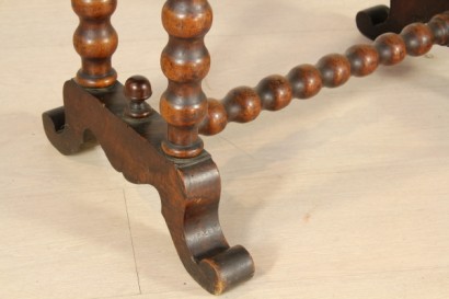 Table de travail, tourné, jambes, pieds, double tiroir, grilles métallique, en forme de haut