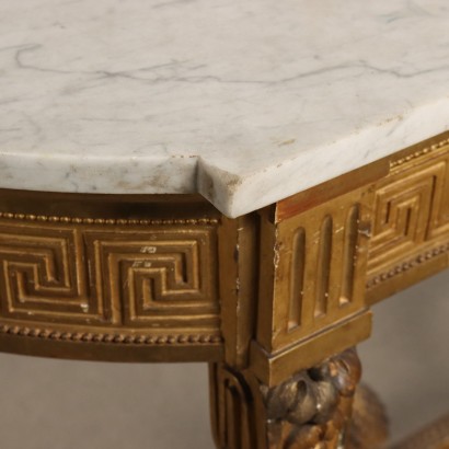 Console sculptée et dorée