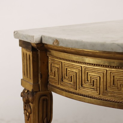 Console sculptée et dorée