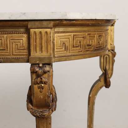 Console sculptée et dorée
