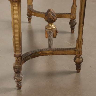 Console sculptée et dorée