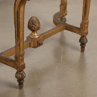 Console sculptée et dorée