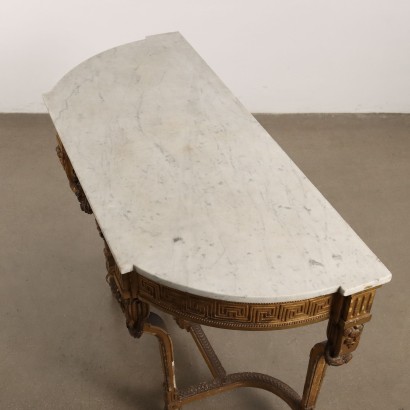 Console sculptée et dorée