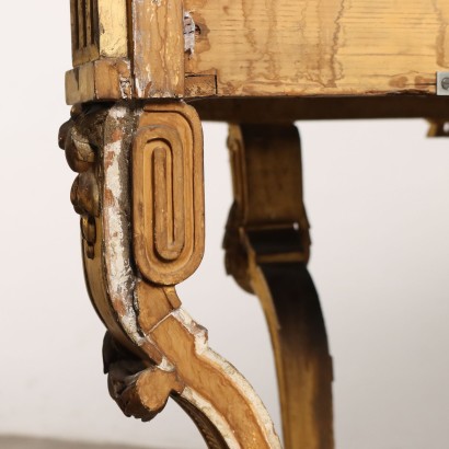 Console sculptée et dorée