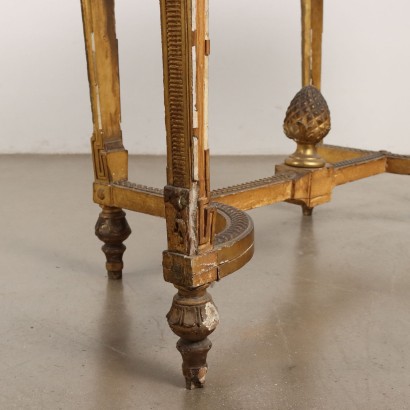 Console sculptée et dorée