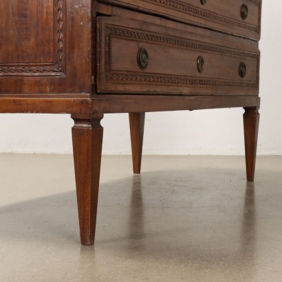 Cassettone Neoclassico in Noce