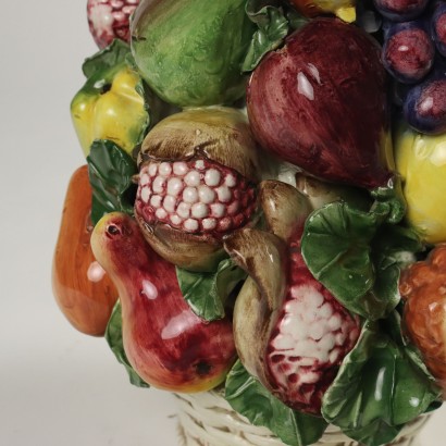 Cesto con Piramide di Frutta in Cerami
