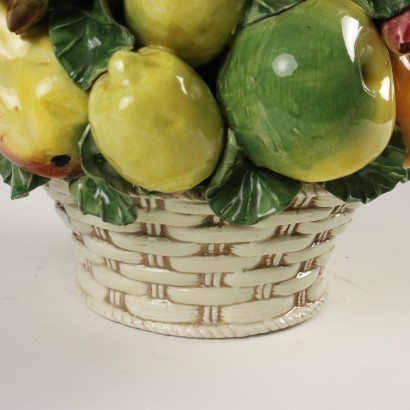Cesto con Piramide di Frutta in Cerami