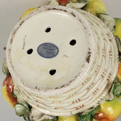 Cesto con Piramide di Frutta in Cerami