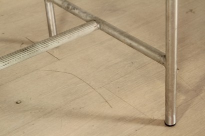 Scrivania; alluminio, metallo, legno ricoperto in formica