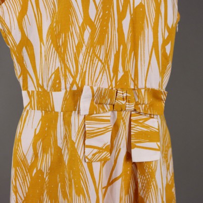 Vestido estampado barato y elegante de Moschino