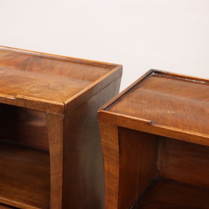 Paire de tables de chevet élégantes