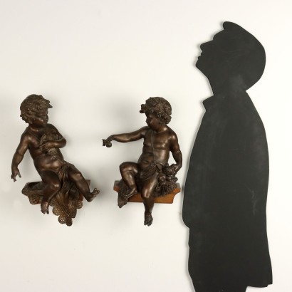 Par de putti de bronce