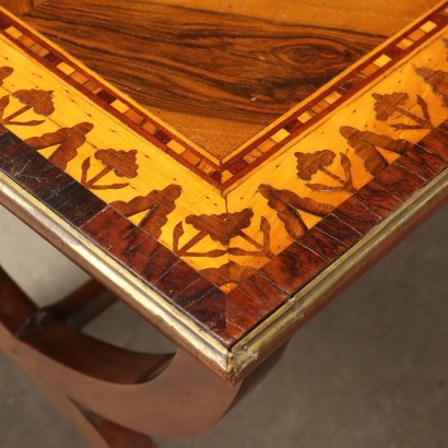 Tavolino in Stile Neoclassico