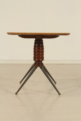 Tavolino; marmo, legno di faggio tinto e tornito, ottone