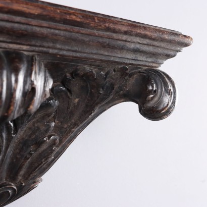 Mensola in Legno di Noce Intagliato
