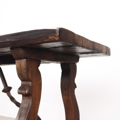 Mesa de estilo renacentista, Mesa de estilo renacentista en castaño