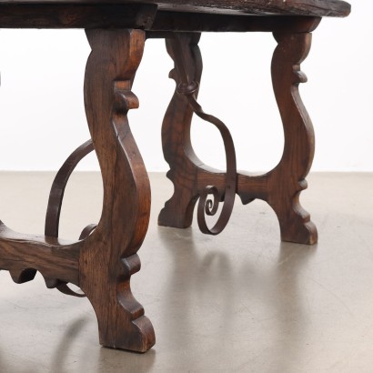 Mesa de estilo renacentista, Mesa de estilo renacentista en castaño