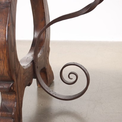Mesa de estilo renacentista, Mesa de estilo renacentista en castaño