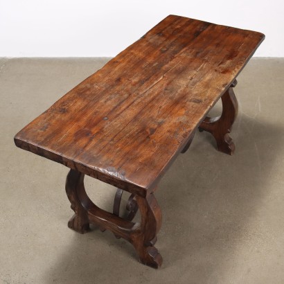 Mesa de estilo renacentista, Mesa de estilo renacentista en castaño