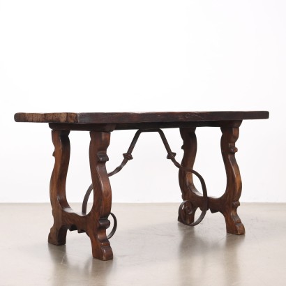 Mesa de estilo renacentista, Mesa de estilo renacentista en castaño