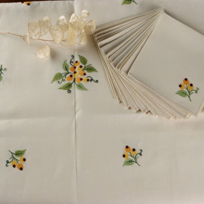 Vintage Tablecloth 12 Napkins Linen Flower Embroideries XX Century