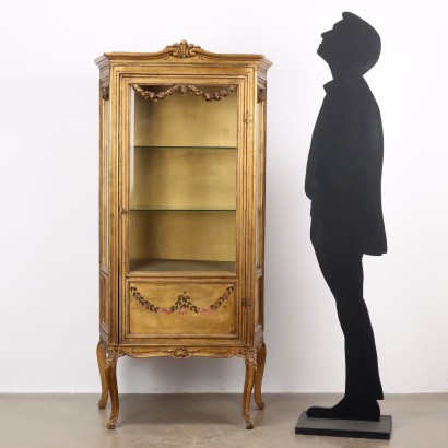 Golden showcase