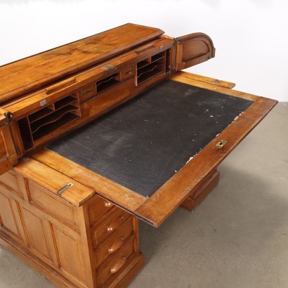 Roller desk