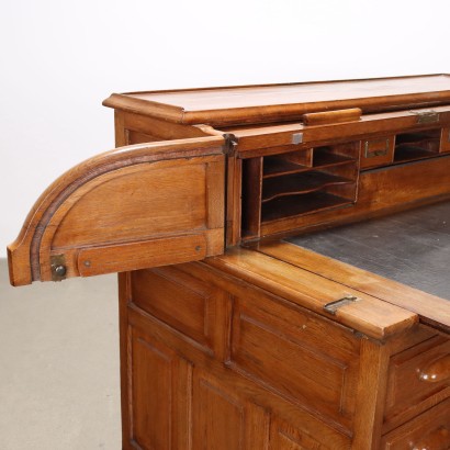 Roller desk