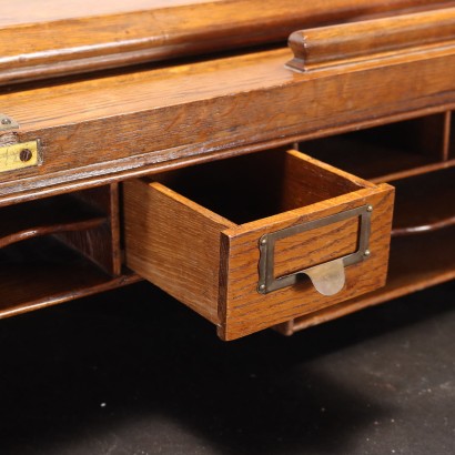 Roller desk