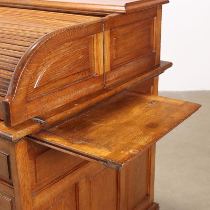 Roller desk
