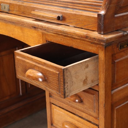 Roller desk