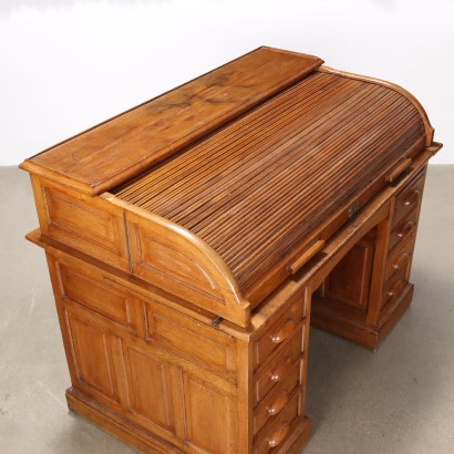 Roller desk
