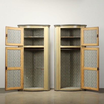 Pair of corner units
