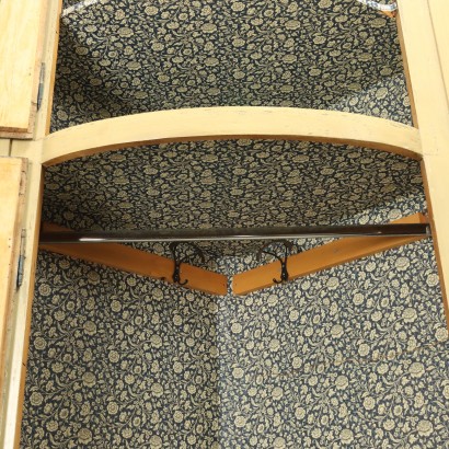 Pair of corner units