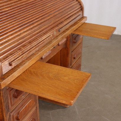 Roller desk