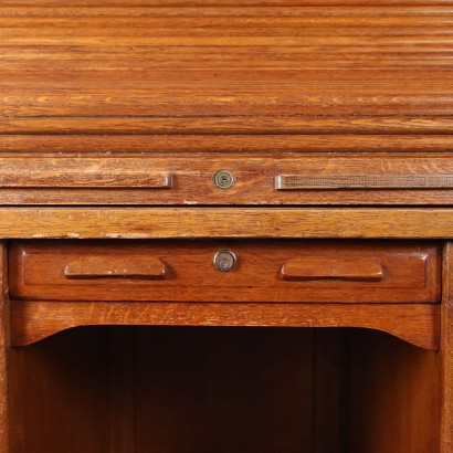 Roller desk