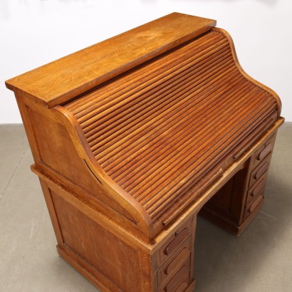 Roller desk