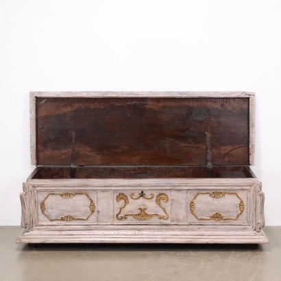 Coffre baroque en noyer, coffre laqué, coffre baroque du milieu du XVIIIe siècle