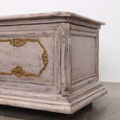 Coffre baroque en noyer, coffre laqué, coffre baroque du milieu du XVIIIe siècle
