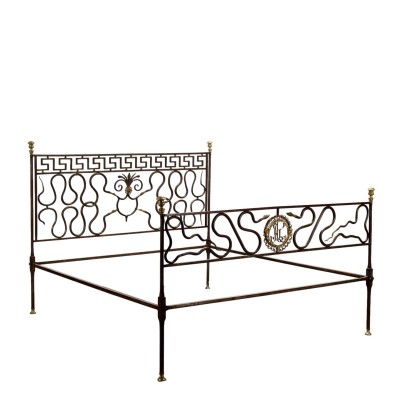 Schmiedeeisernes Bett