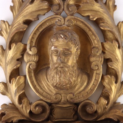 Paire de bénitiers en bois doré