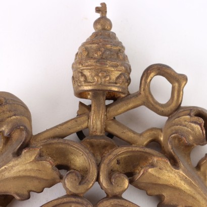 Paire de bénitiers en bois doré
